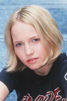 Julia Hummer poster